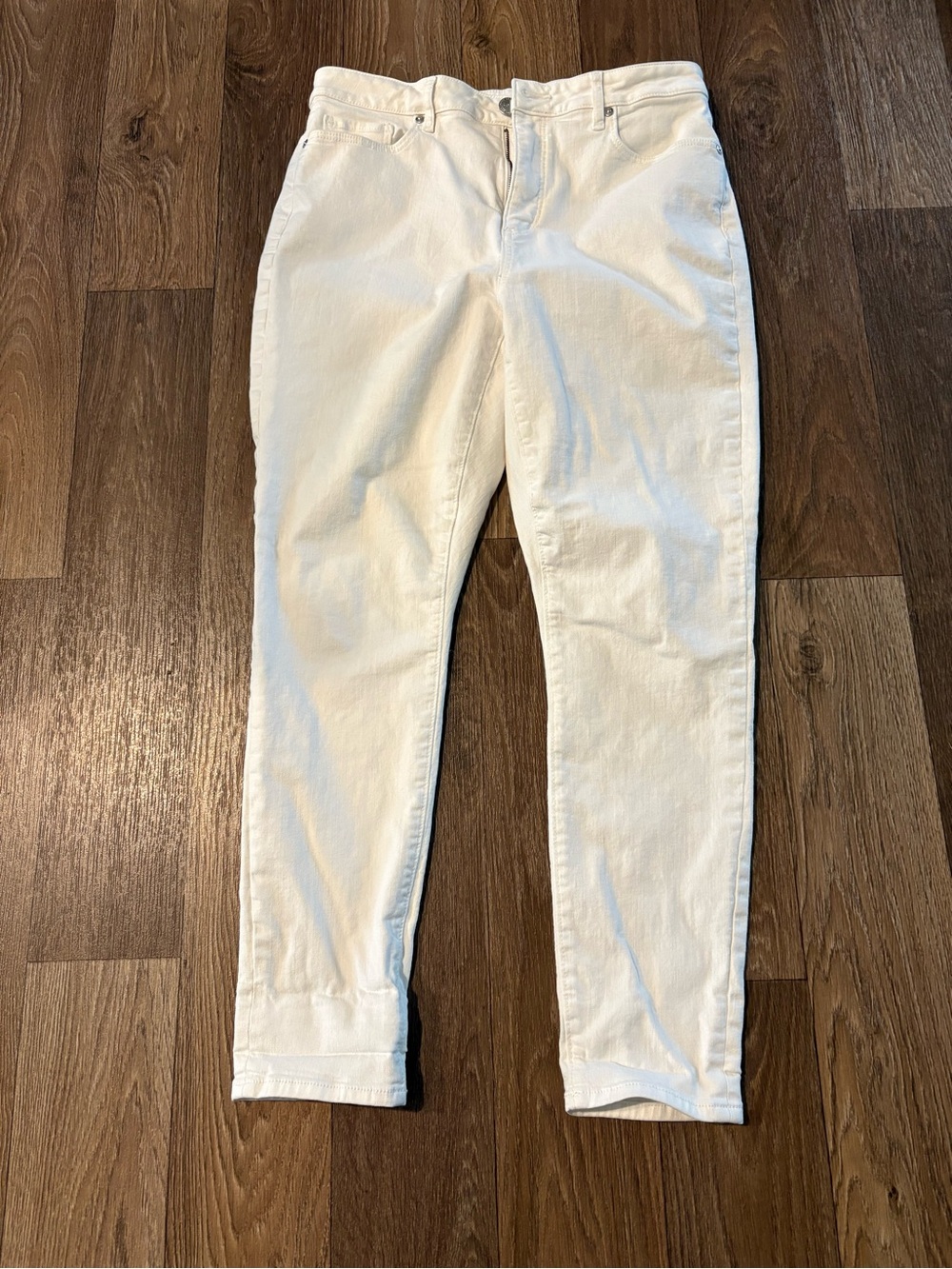LOFT  White